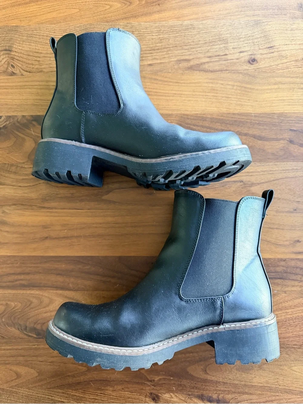 Universal Thread Women's Celina Ankle Chelsea Boots with Memory Foam Insole - 8W - Picture 7 of 8